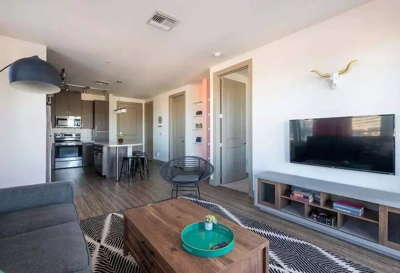 Two Modern Cozysuites At Town Lake Waterfront