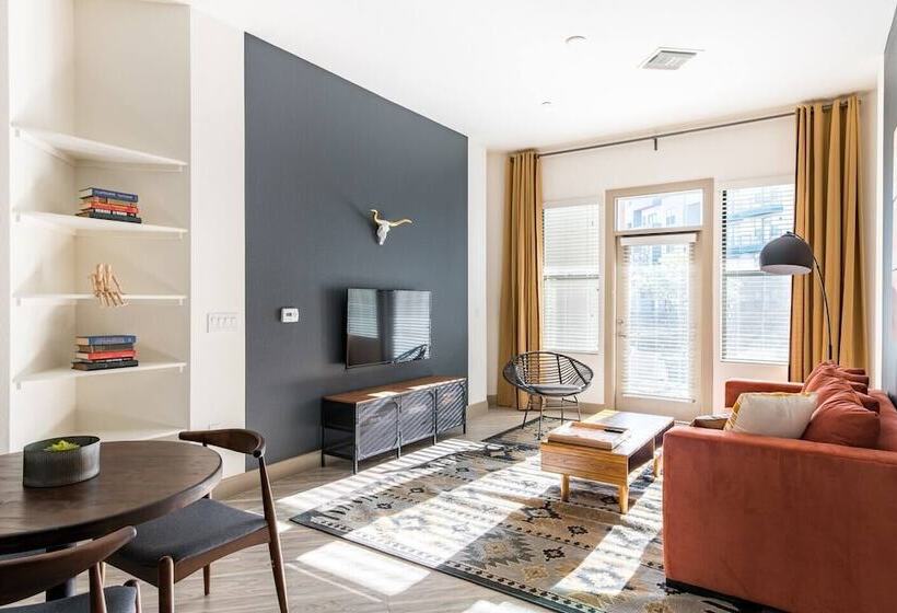 Two Modern Cozysuites At Town Lake Waterfront