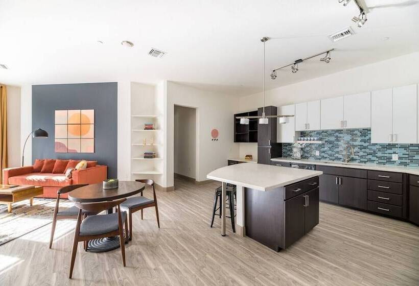 Two Modern Cozysuites At Town Lake Waterfront