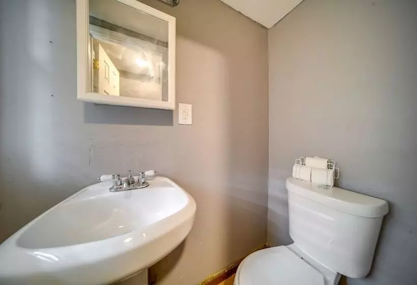 University Heights Home Near Downtown Cleveland!