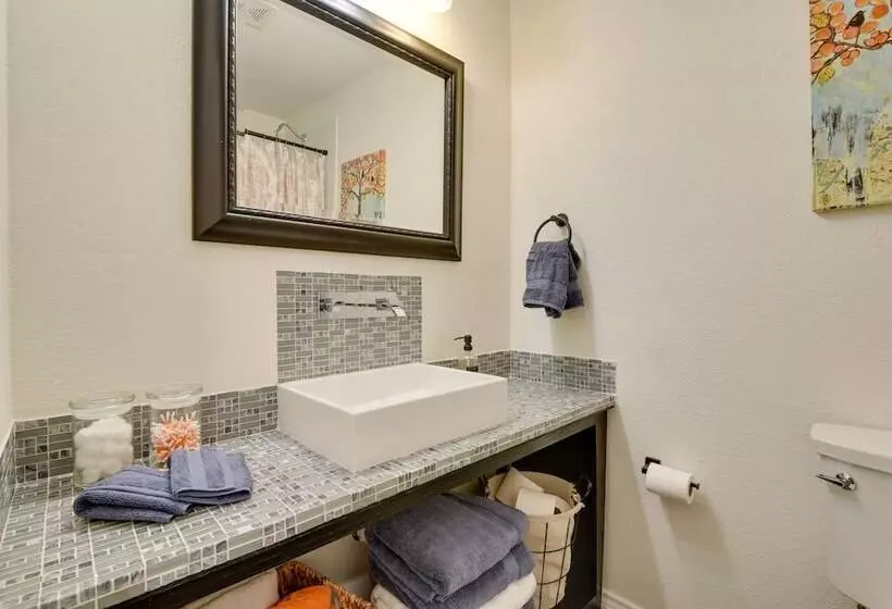 Updated Granbury Home In Historic District!