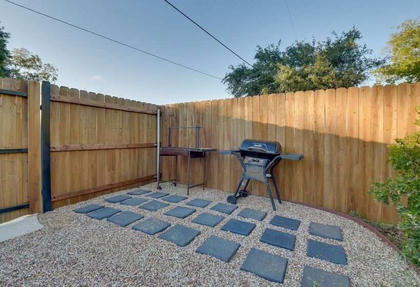 Updated Granbury Home In Historic District!