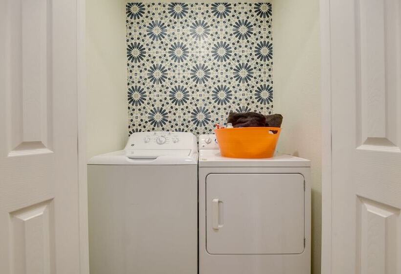 Updated Granbury Home In Historic District!