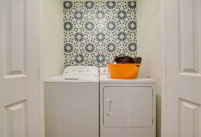 Updated Granbury Home In Historic District!