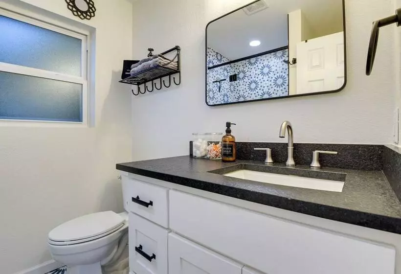 Updated Granbury Home In Historic District!