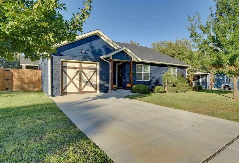Updated Granbury Home In Historic District!