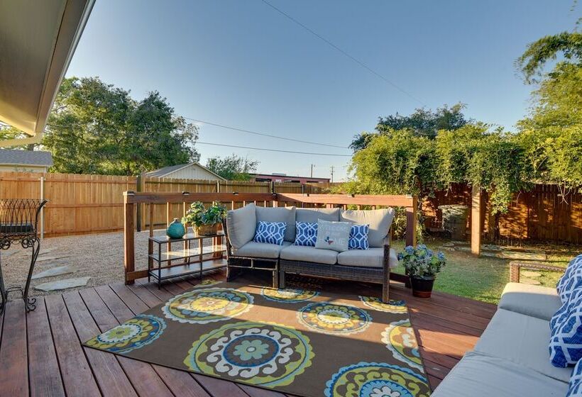 Updated Granbury Home In Historic District!