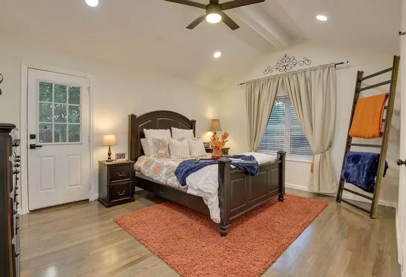 Updated Granbury Home In Historic District!