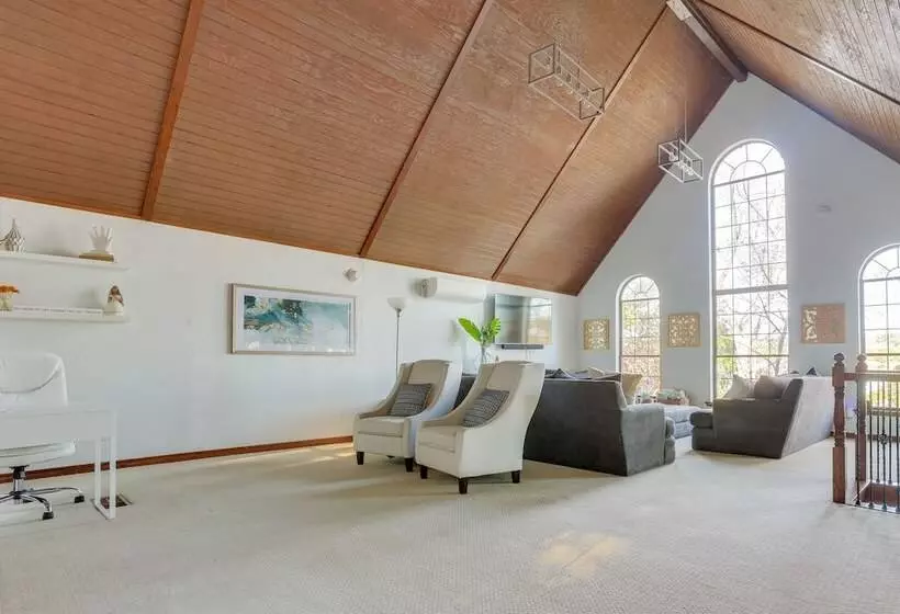 Waterfront Gainesville Home W/ Dock, Near Wineries