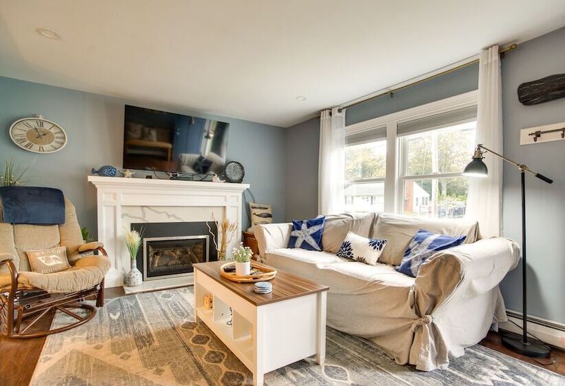 West Yarmouth Cottage W/ Gas Grill: Walk To Beach!