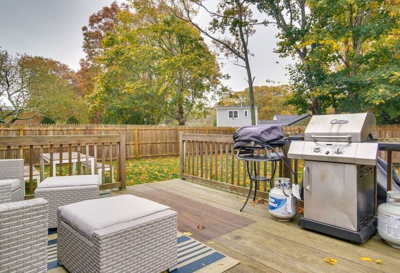 West Yarmouth Cottage W/ Gas Grill: Walk To Beach!