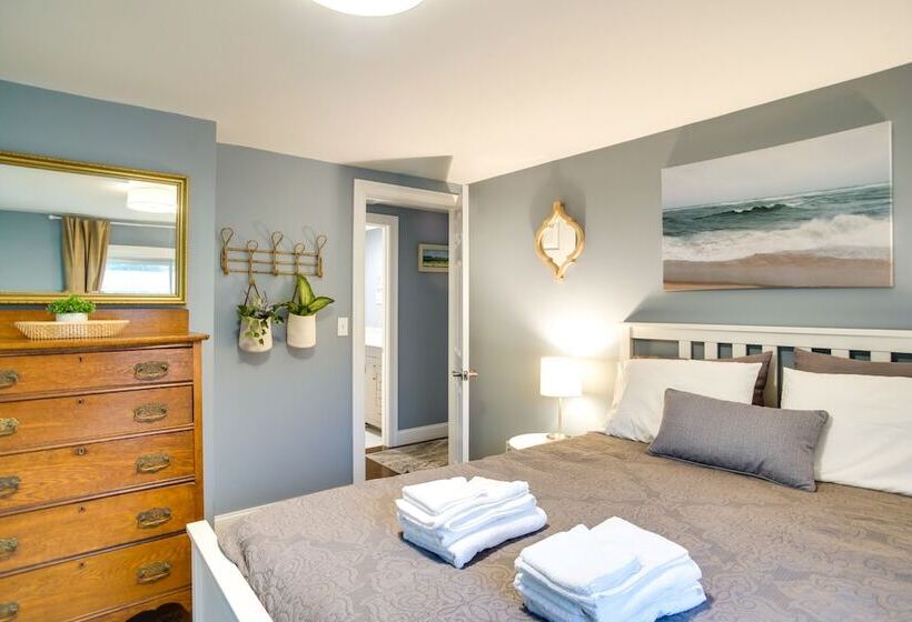 West Yarmouth Cottage W/ Gas Grill: Walk To Beach!