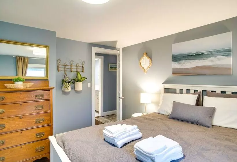 West Yarmouth Cottage W/ Gas Grill: Walk To Beach!
