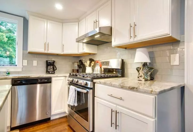 West Yarmouth Cottage W/ Gas Grill: Walk To Beach!
