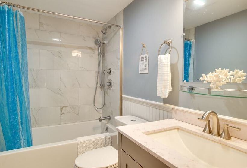 West Yarmouth Cottage W/ Gas Grill: Walk To Beach!