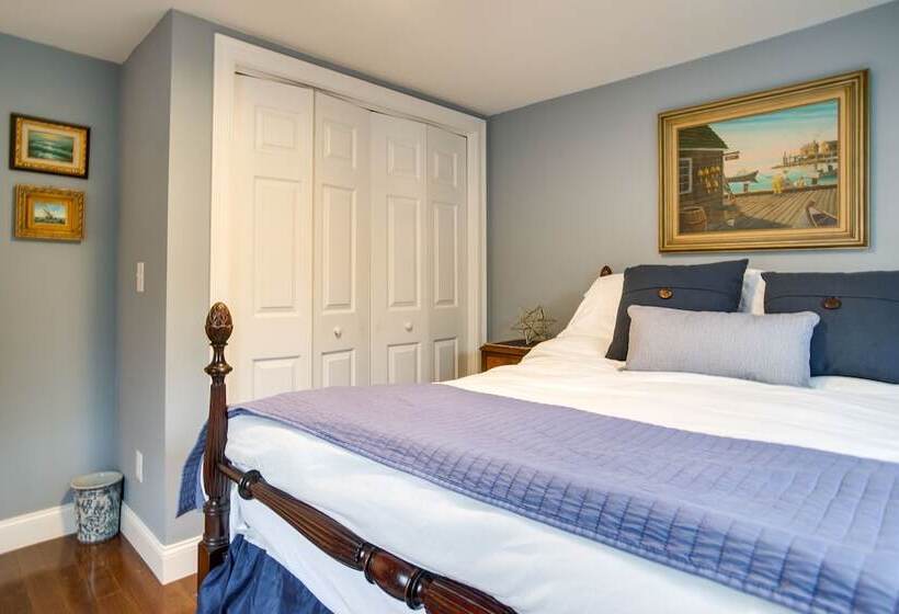 West Yarmouth Cottage W/ Gas Grill: Walk To Beach!