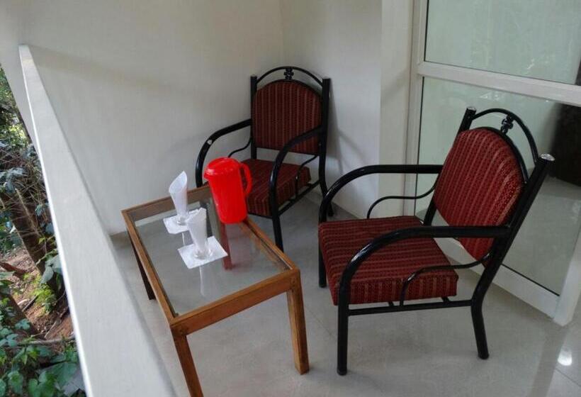 הוסטל Eden Holidays Ev