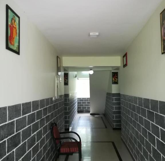 הוסטל Eden Holidays Ev