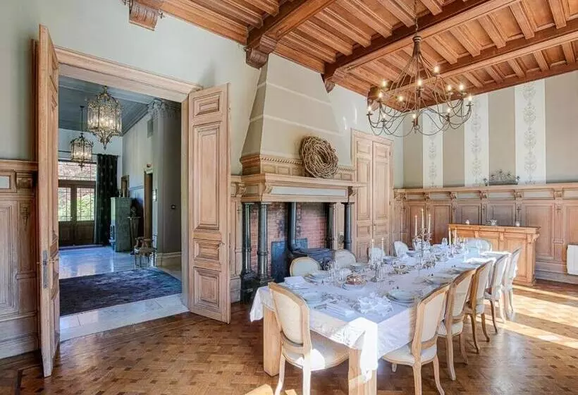 تختخواب و صبحانه Château Chevalier Des Montys