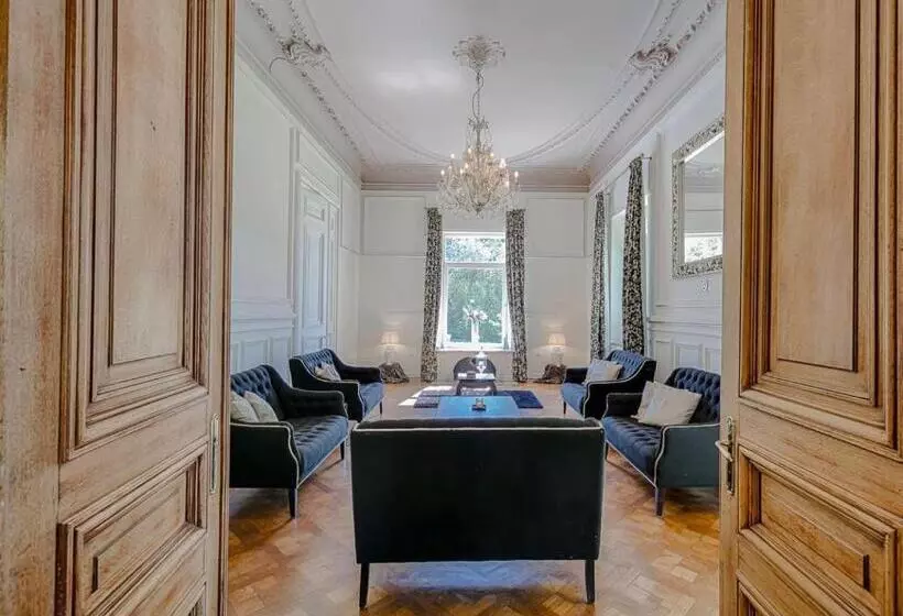 تختخواب و صبحانه Château Chevalier Des Montys