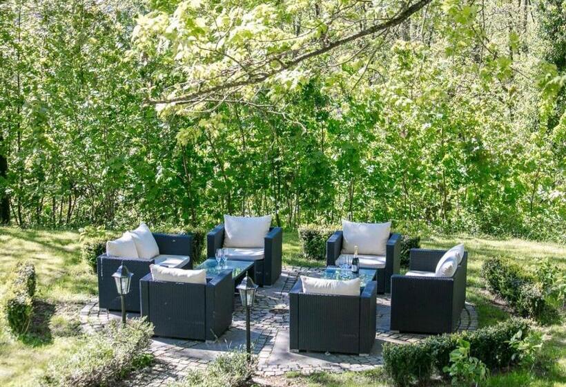 تختخواب و صبحانه Château Chevalier Des Montys