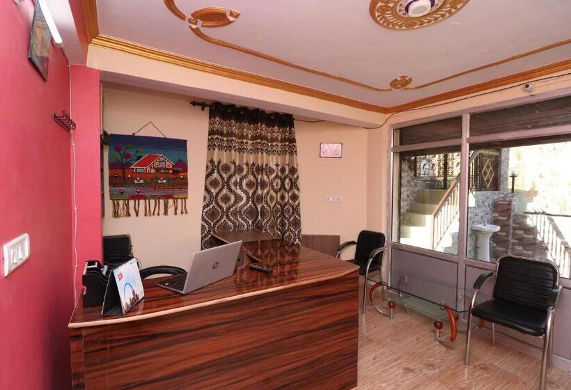 בית מלון כפרי Oyo Black Rose