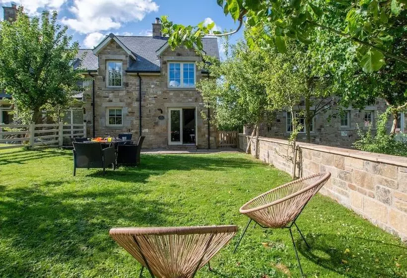 Northern Hideaways Apple Store, Ellingham