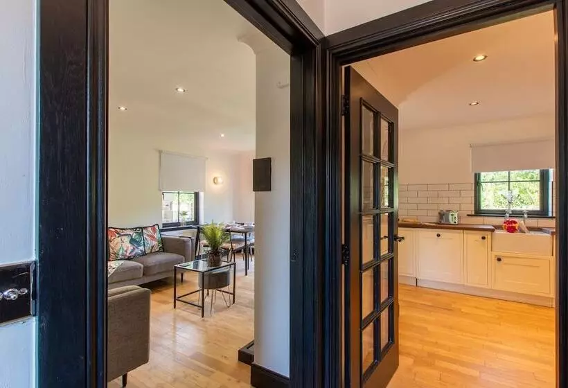 Northern Hideaways Apple Store, Ellingham