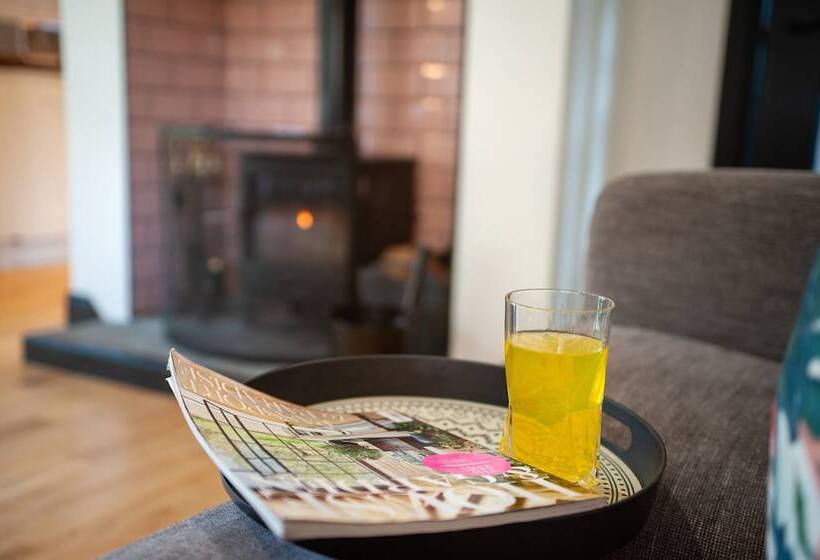 Northern Hideaways Apple Store, Ellingham