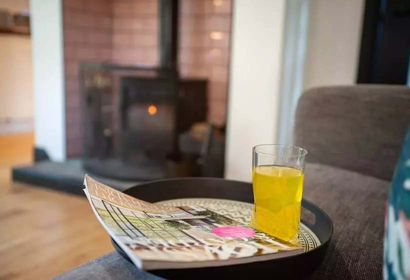 Northern Hideaways Apple Store, Ellingham