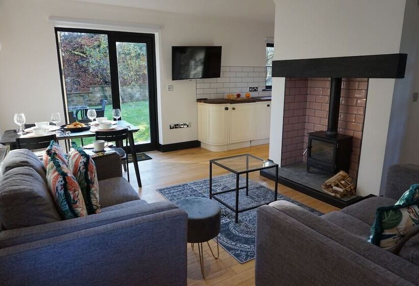 Northern Hideaways Apple Store, Ellingham