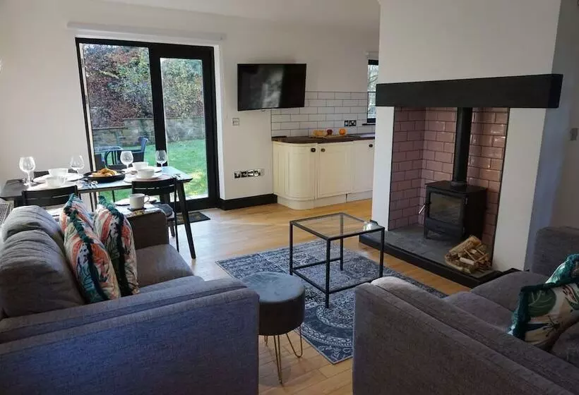 Northern Hideaways Apple Store, Ellingham