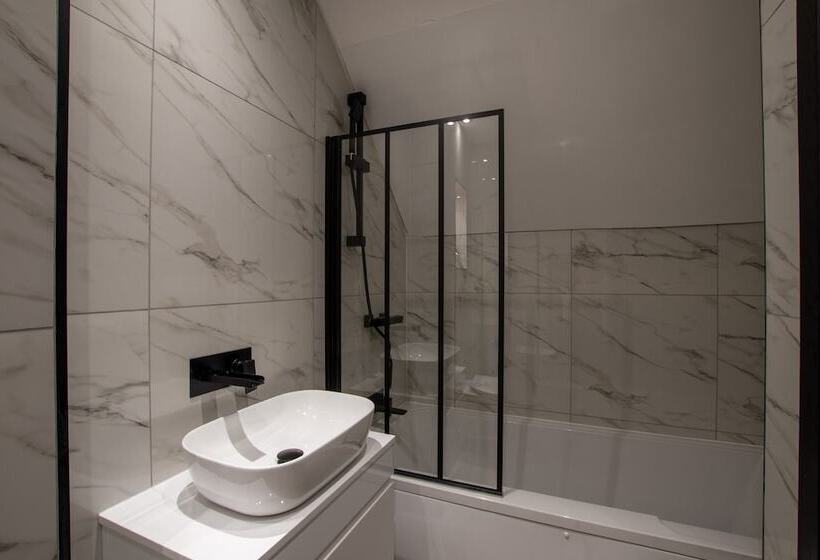 Northern Hideaways Apple Store, Ellingham