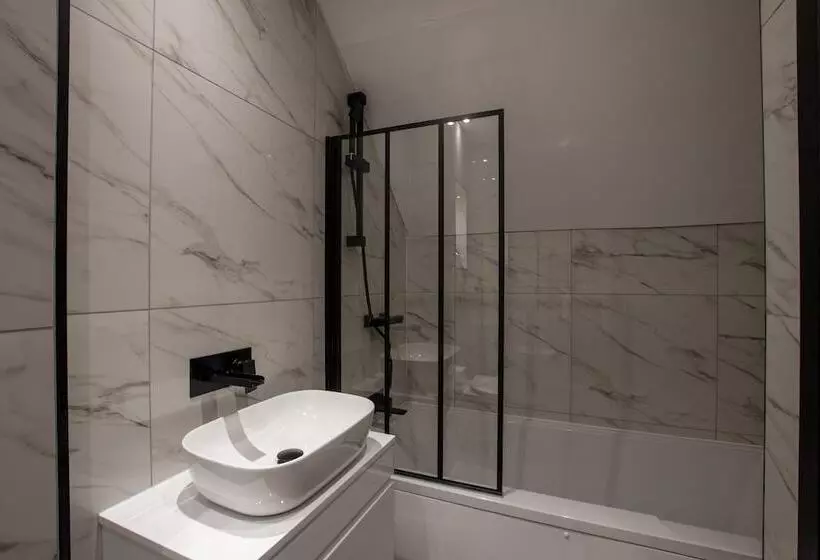 Northern Hideaways Apple Store, Ellingham