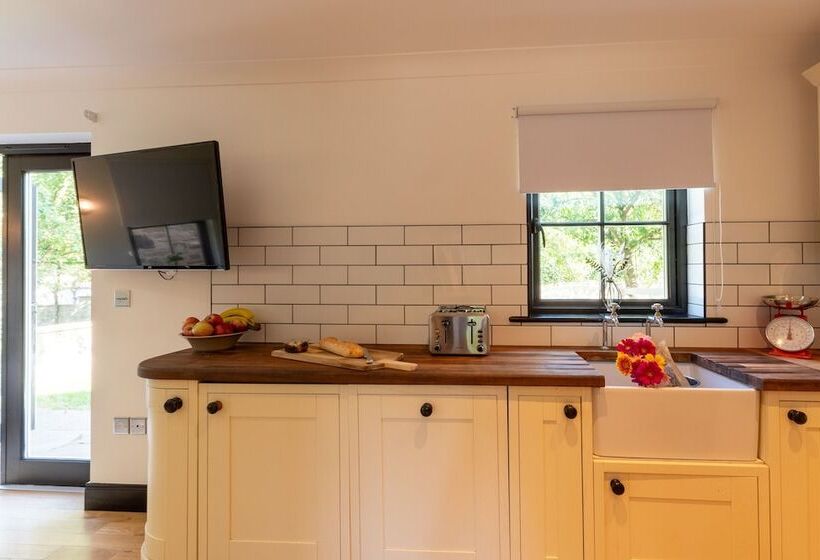 Northern Hideaways Apple Store, Ellingham