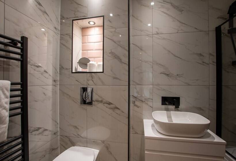 Northern Hideaways Apple Store, Ellingham