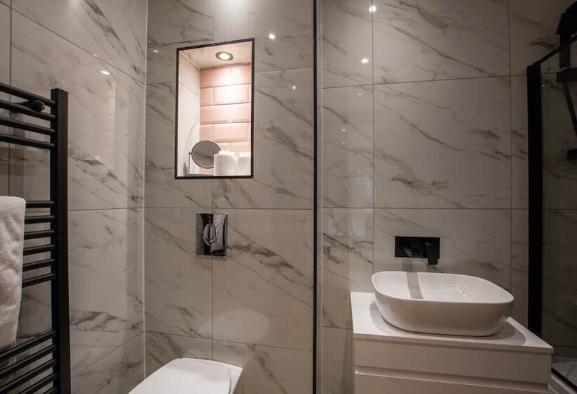 Northern Hideaways Apple Store, Ellingham