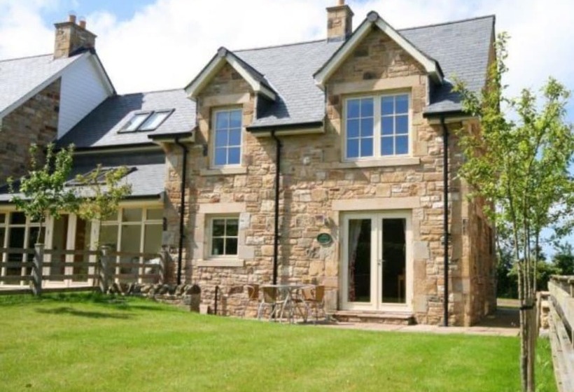 Northern Hideaways Apple Store, Ellingham