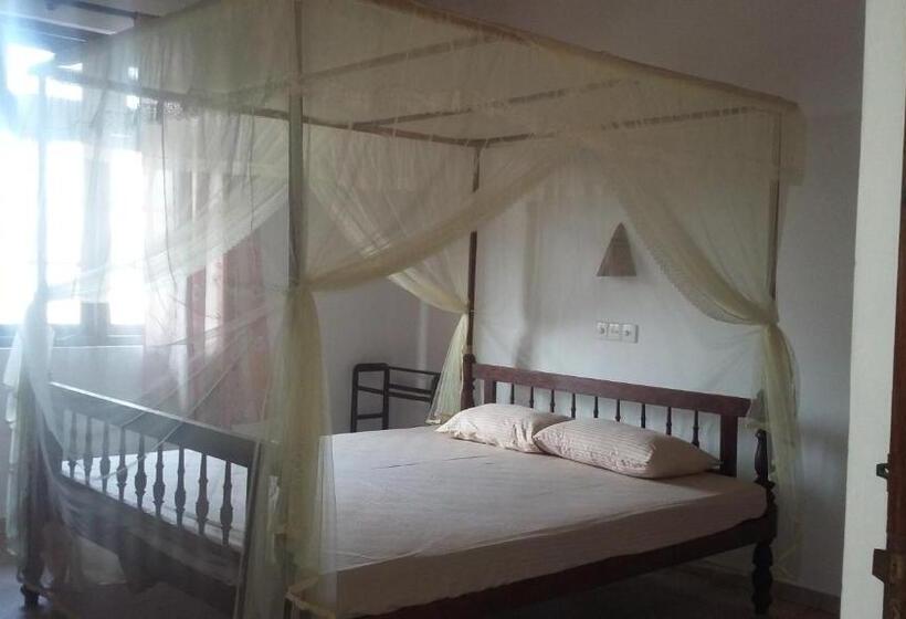 Пансион The Thusi S