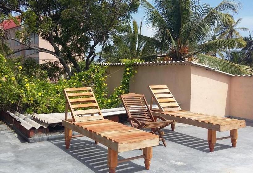 Пансион The Thusi S