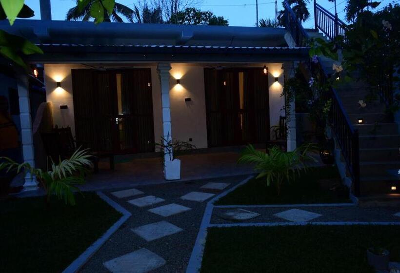 호텔 Lake & Ocean Villa Ahangama