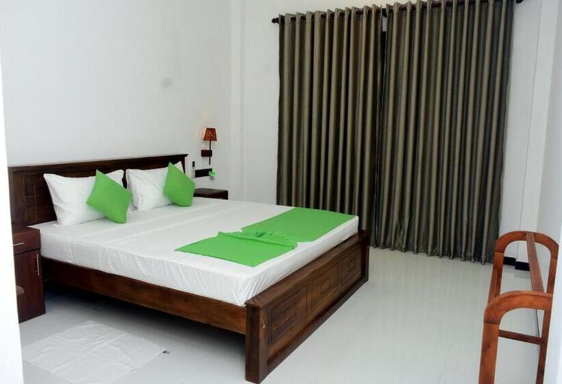 호텔 Lake & Ocean Villa Ahangama