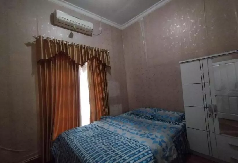 ホテル Oyo 93618 Homestay Bonjeruk