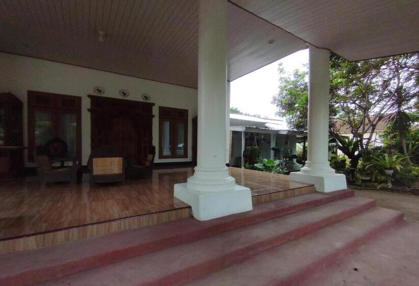 Hotel Oyo 93618 Homestay Bonjeruk
