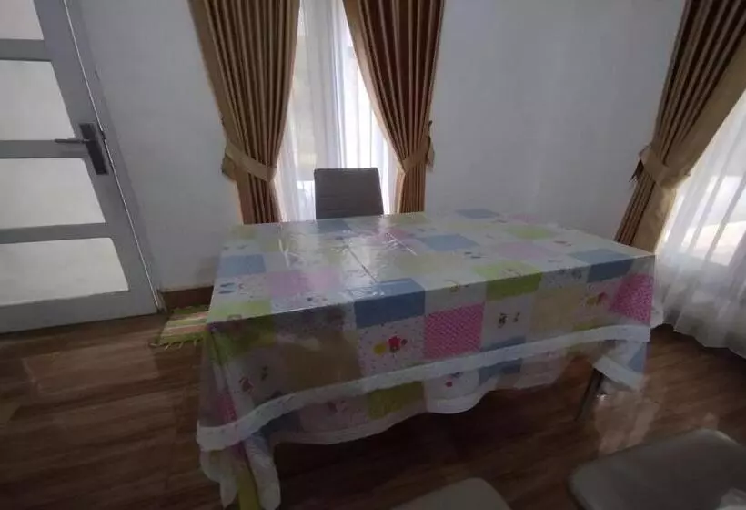 ホテル Oyo 93618 Homestay Bonjeruk