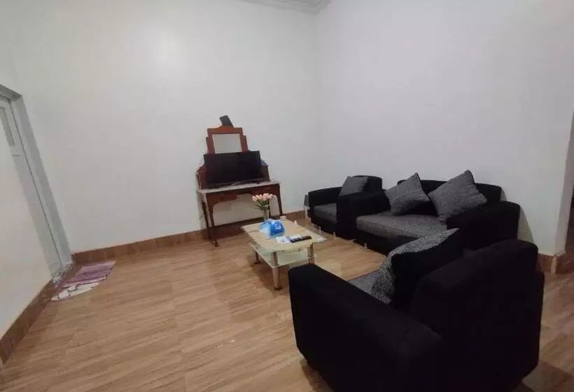 ホテル Oyo 93618 Homestay Bonjeruk