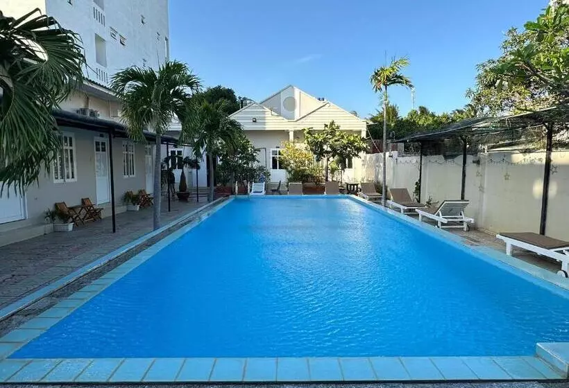 هتل Pharos Guesthouse