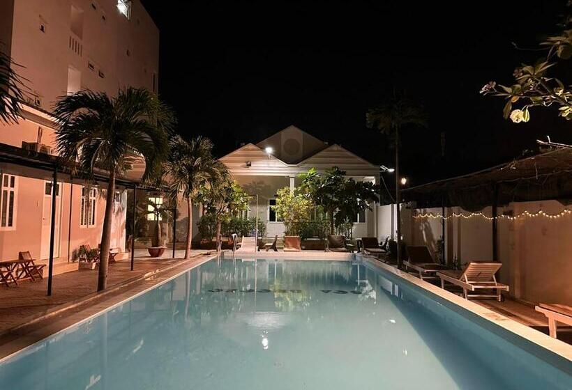 هتل Pharos Guesthouse