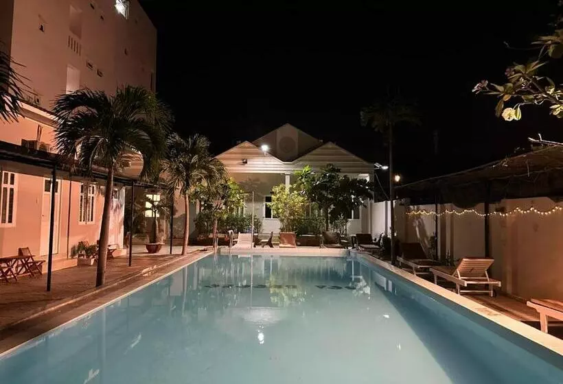 هتل Pharos Guesthouse