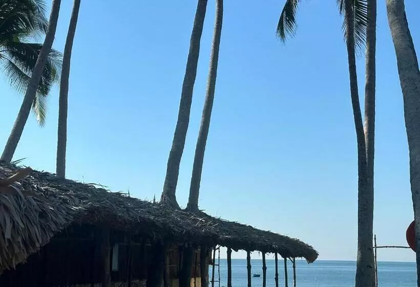 هتل Pharos Guesthouse